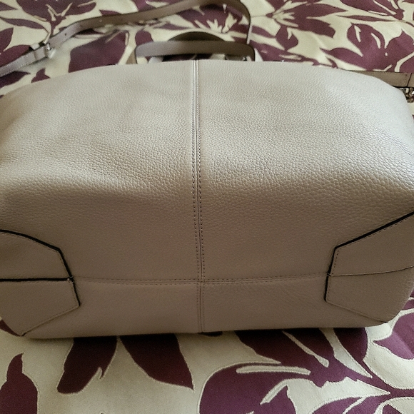 Coach handbag, pebble-finished leather in taupe. With shoulder strap & dust bag. - Picture 4 of 8